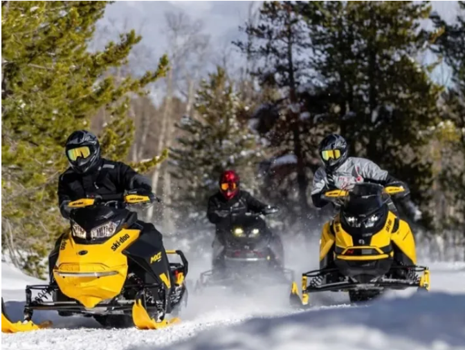 Snowmobile rentals at Lakes Area R&R